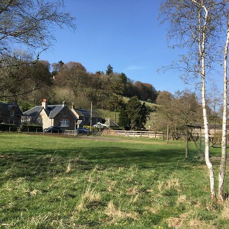 Auld Skuil Hotel Ashkirk Bagian luar foto
