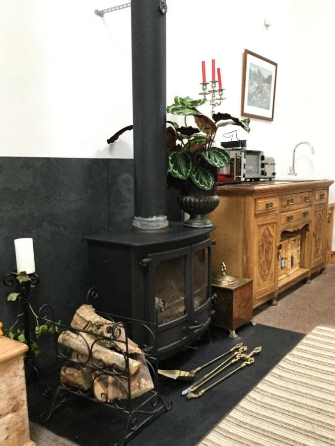 Auld Skuil Hotel Ashkirk Bagian luar foto